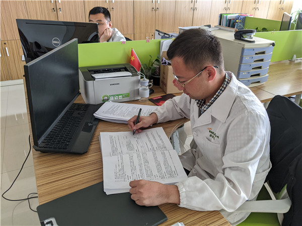 只爭(zhēng)朝夕，不負(fù)韶華